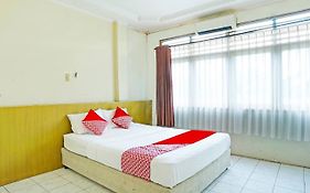 Oyo 90390 Hotel Rd Premium